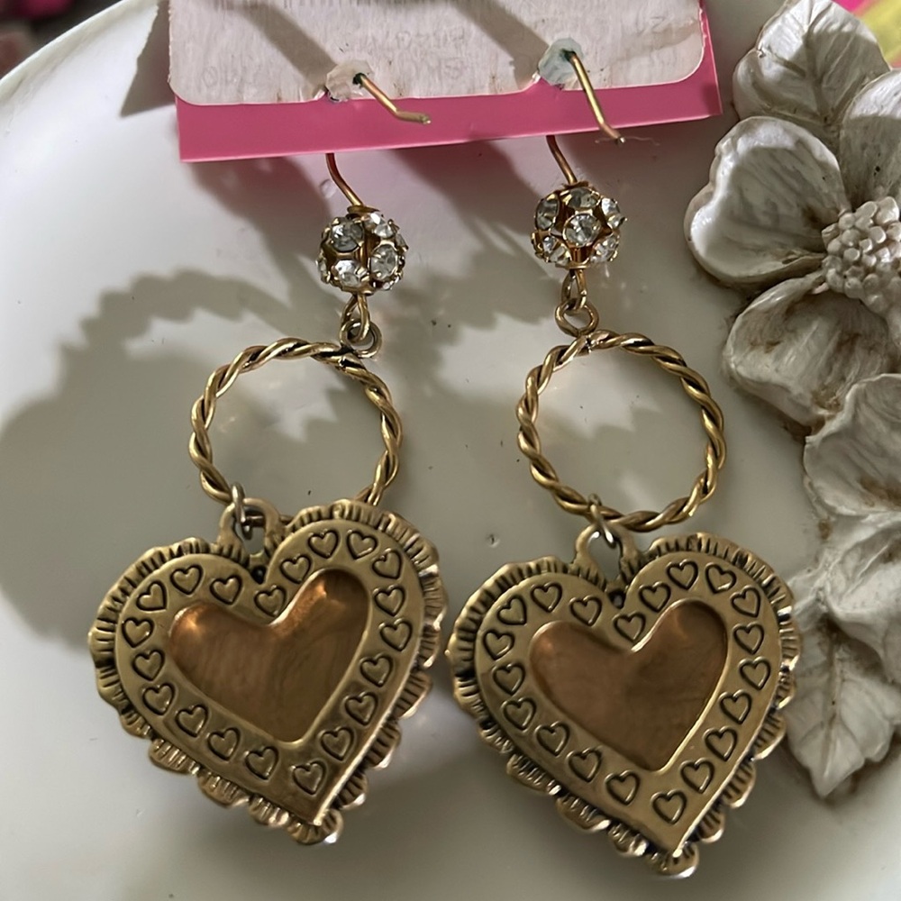Betsey Johnson heart earrings - Picture 4 of 4